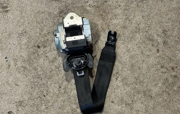 Audi Q7 4M Rear seatbelt 4M0857806E