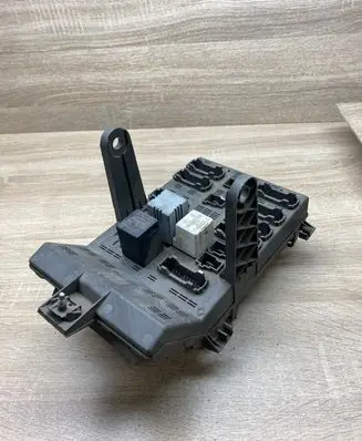 Renault Laguna I Fuse module 7703297506 7700822929