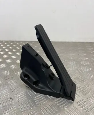 Mercedes-Benz E W213 Accelerator throttle pedal A2053000004 0080 230818