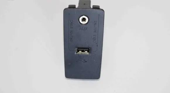 Volvo XC90 AUX in-socket connector 31389705