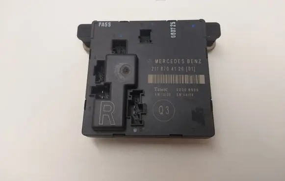Mercedes-Benz E W211 Door control unit/module 2118704126