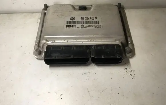 Skoda Fabia Mk2 (5J) Engine control unit/module 038906019NS 0281013082