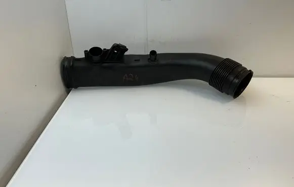 BMW 6 F06 Gran coupe Air intake duct part 7605585 23557610 1070875S01