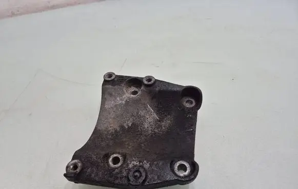 Honda Civic A/C compressor mount bracket 