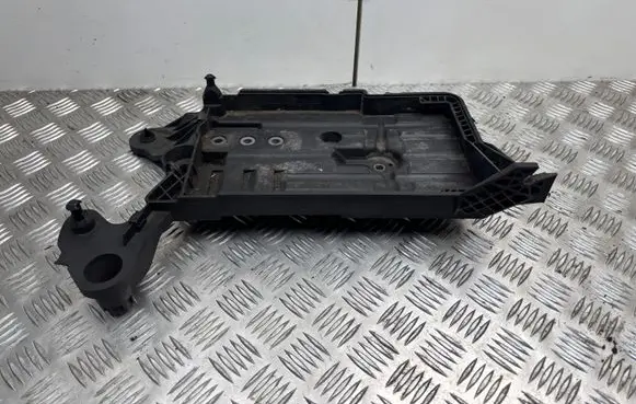 Volkswagen PASSAT B8 Battery tray 5Q0915321J