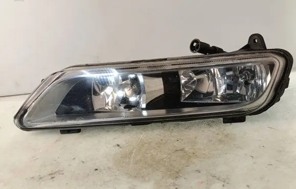 Volkswagen PASSAT B7 Front fog light 176623