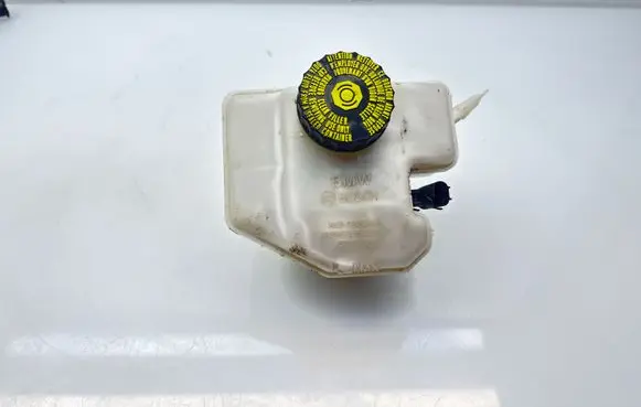 BMW 3 G20 G21 Brake fluid reservoir 