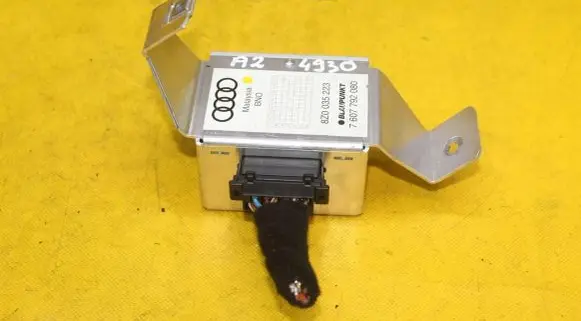Audi A2 Aerial antenna amplifier 8Z0035223