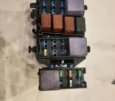 Renault Espace - Grand espace IV Fuse module 8200003634