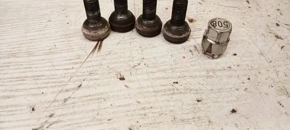 Volkswagen Lupo Anti-theft wheel nuts and lock 