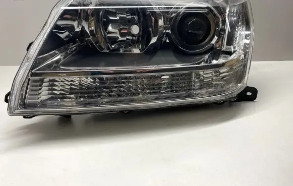 Suzuki Grand Vitara II Headlight/headlamp 3352065J11