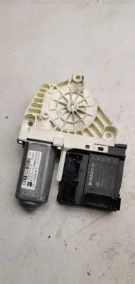 Seat Altea Front door window regulator motor 5p0837401q