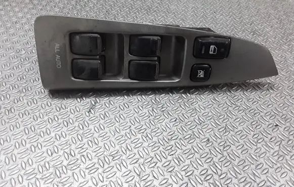 Toyota Corolla Verso E121 Electric window control switch 8404013081