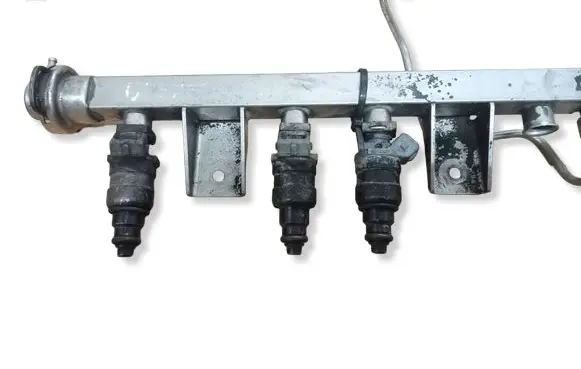 Audi 80 90 S2 B4 Fuel injector 037906031R