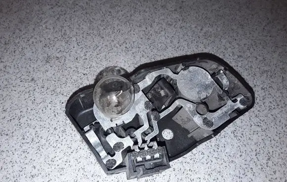 BMW 3 E46 Tail light bulb cover holder 7165844