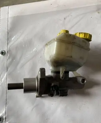 Volkswagen Amarok Master brake cylinder