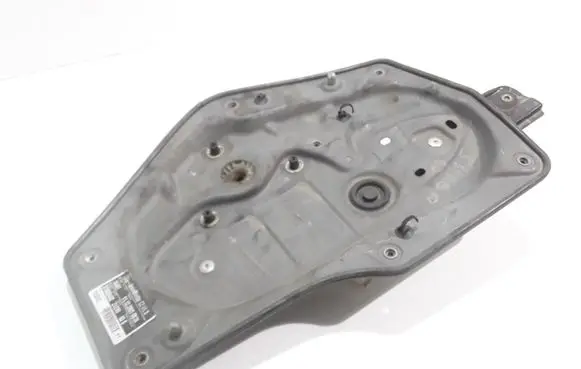 Rear door manual window regulator