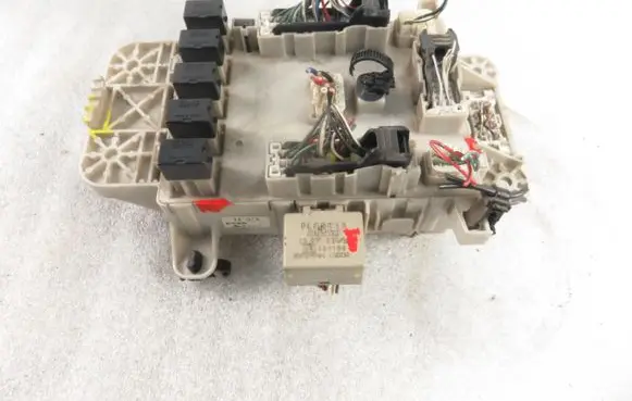 Toyota RAV 4 (XA20) Central body control module 8198050030
