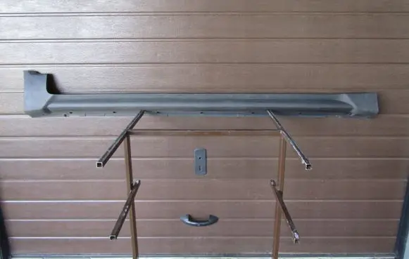 Front sill (body part)