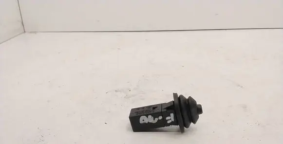 BMW 5 F10 F11 Fuel tank opening switch 8228939