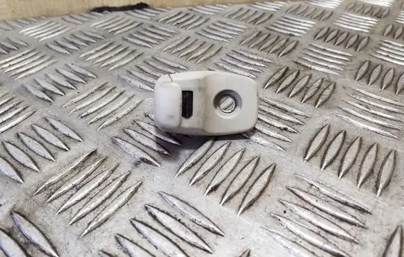 Sun visor clip/hook/bracket