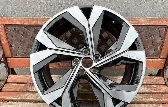 Renault Austral R20 alloy rim 