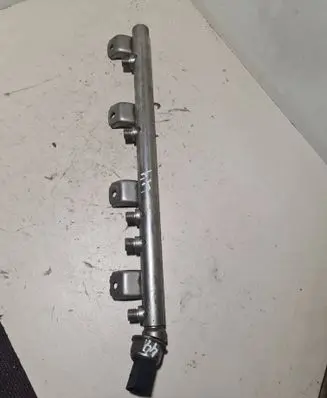 BMW 7 F01 F02 F03 F04 Fuel distributor 7547600