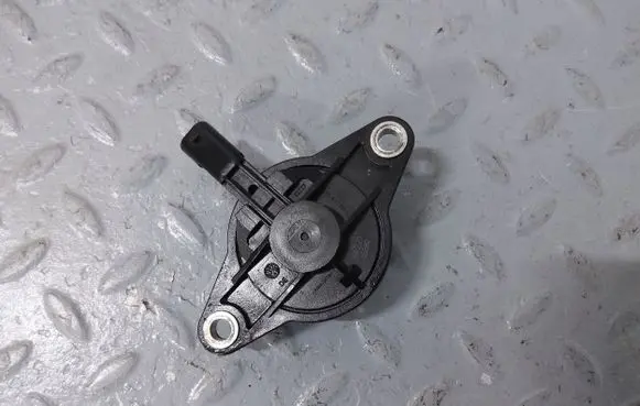 Volkswagen T-Roc Camshaft vanos timing valve 04E906423C