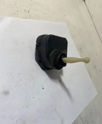 Headlight level adjustment motor