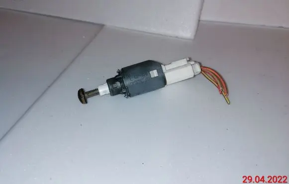 Renault Scenic II - Grand scenic II Brake pedal sensor switch 8200168238B