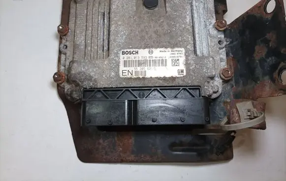 Opel Zafira B Engine control unit/module 0281013593 55205621 1039S18791