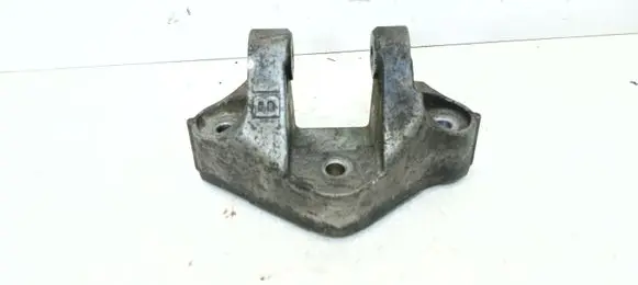 Nissan Qashqai Engine mounting bracket 038172