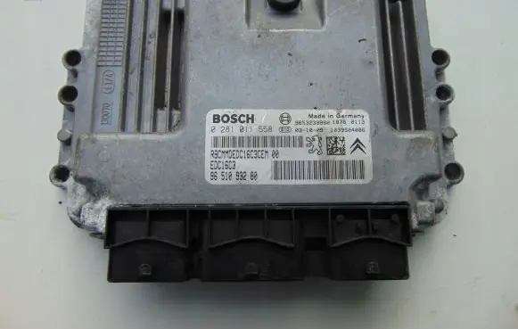Peugeot 407 Engine control unit/module 0281011558