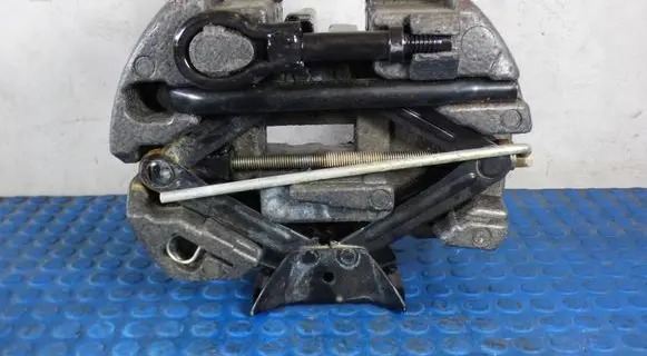 Ford Fiesta Tool set CARTAVY1117009AC AVY1117009AC