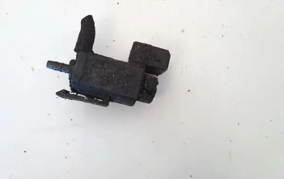 BMW 4 F32 F33 Turbo solenoid valve 70231800 7810831