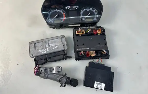 Skoda Fabia Mk1 (6Y) Engine control unit/module 03C906024D 6Q0959433E 6Y0920883L