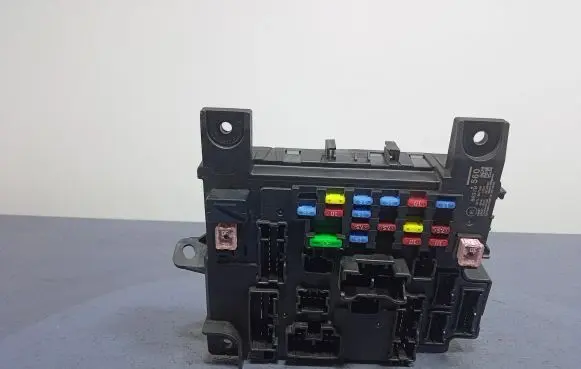 Mitsubishi Lancer VIII Fuse box set 8637B560