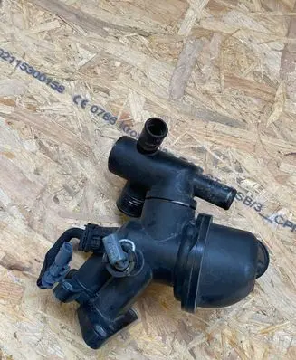 Jaguar XE Thermostat housing G4D38576AD G4D3-8575-AD