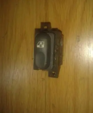 Renault Laguna I Electric window control switch 047