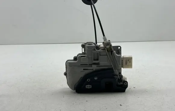 Audi A4 S4 B7 8E 8H Front door lock 8E1837015AA
