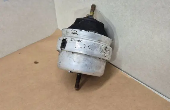 Engine mount bracket