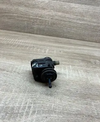 Renault Clio II Headlight level adjustment motor 7700420737