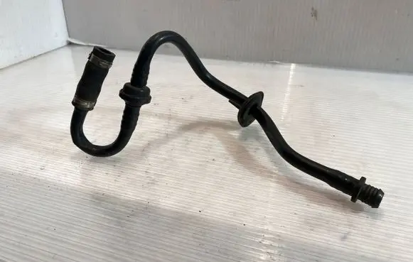 Volkswagen PASSAT B5 Vacuum line/pipe/hose 8D0611743