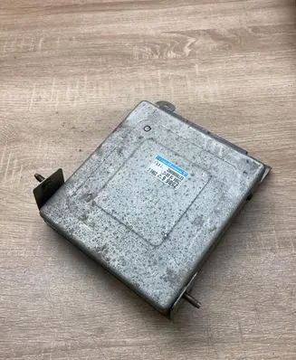 Mazda 323 Engine control unit/module ECU Z5B618881C E2T86986M2