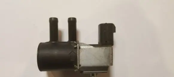 Nissan Juke I F15 Vacuum valve K5T48585