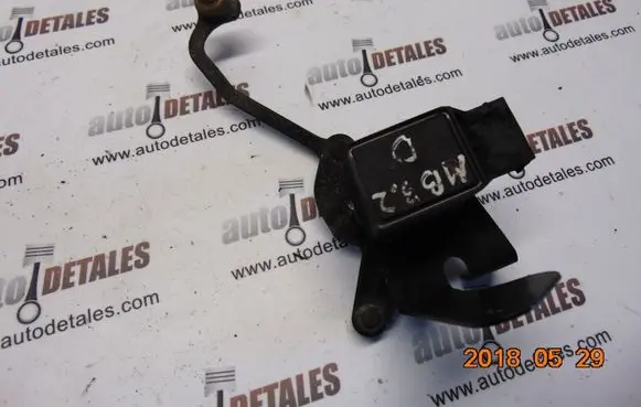 Mercedes-Benz E W210 Headlight/headlamp level sensor A0105427717
