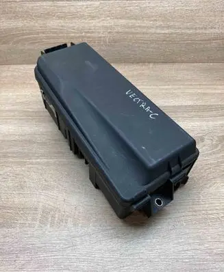 Opel Vectra C Fuse module 13144709