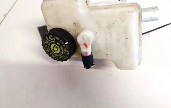 Brake fluid reservoir