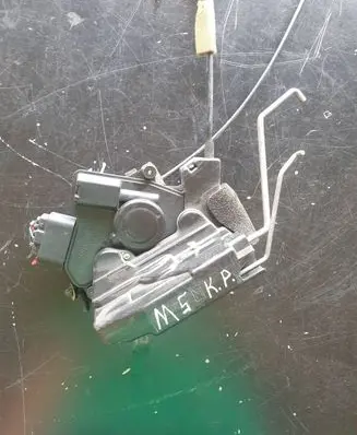 Mazda 5 Front door lock B83B85L2