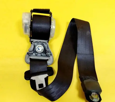 Mitsubishi Space Wagon Rear seatbelt 0428037